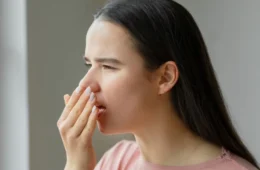 Ağız Kokusu Neden Olur? Nasıl Geçer?